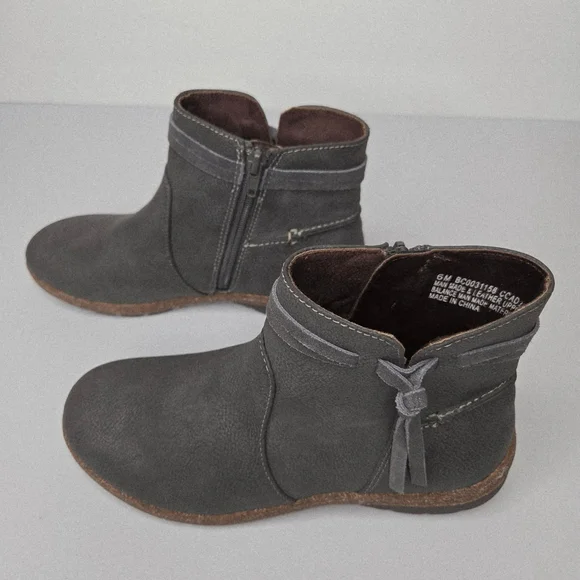 BOC by Born Women Addi Gray Flat Ankle Boots Booties Size 6 - Picture 3 of 9